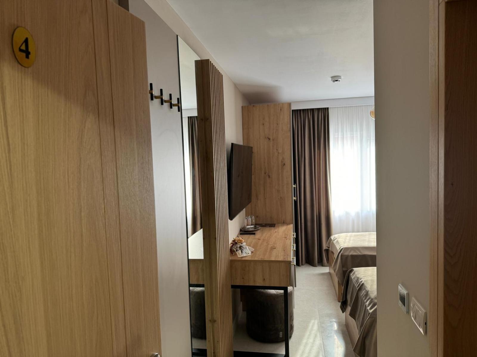 Pensiune Restaurant Pizzerie 2 Pauni Борша Екстер'єр фото
