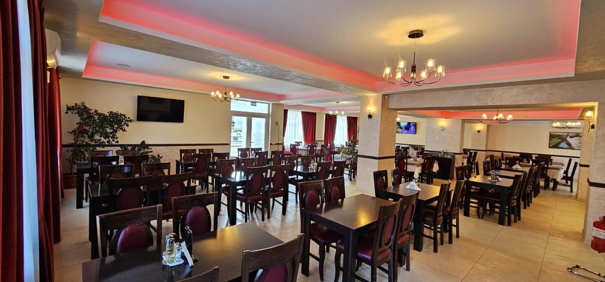 Pensiune Restaurant Pizzerie 2 Pauni Борша Екстер'єр фото