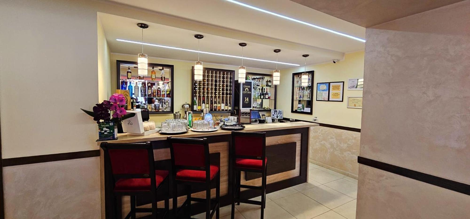 Pensiune Restaurant Pizzerie 2 Pauni Борша Екстер'єр фото