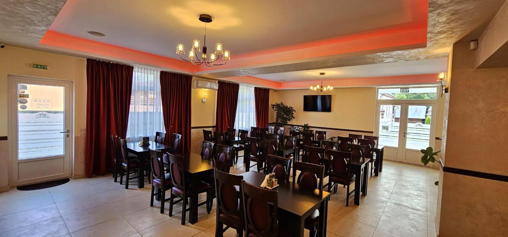 Pensiune Restaurant Pizzerie 2 Pauni Борша Екстер'єр фото