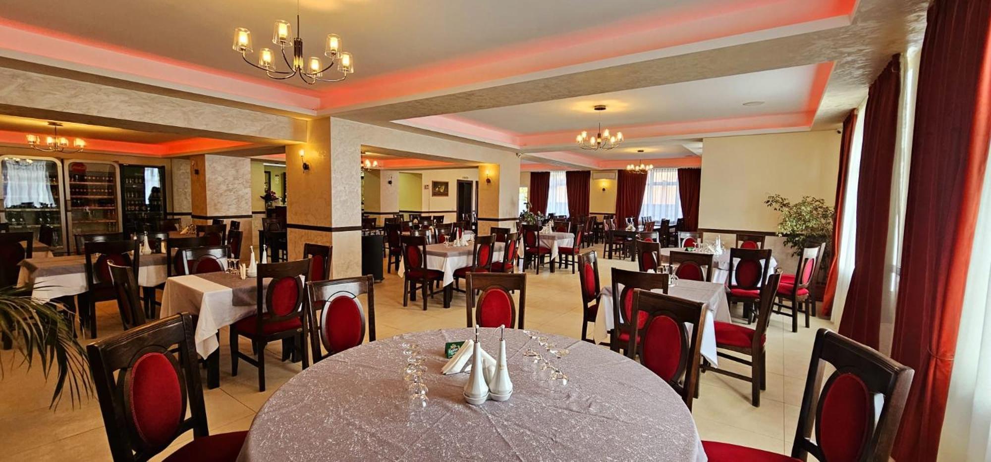 Pensiune Restaurant Pizzerie 2 Pauni Борша Екстер'єр фото