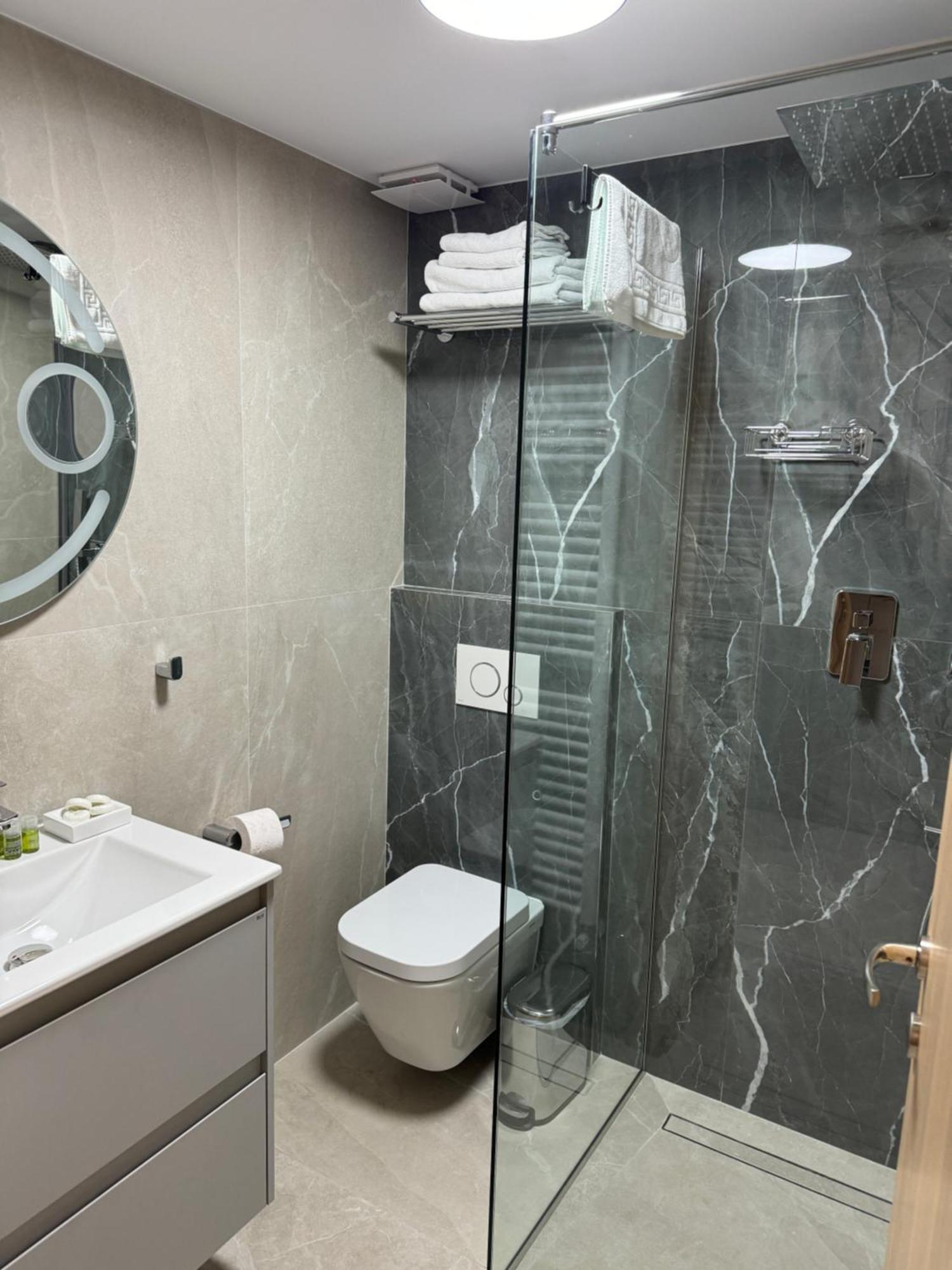 Pensiune Restaurant Pizzerie 2 Pauni Борша Екстер'єр фото